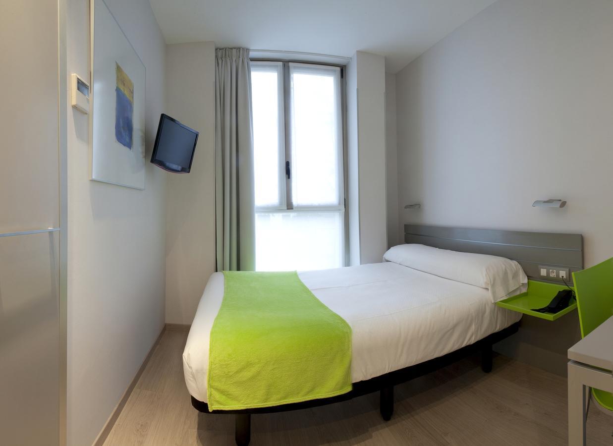 سان سيباستيان Hotel & Suites Arrizul Gros الغرفة الصورة